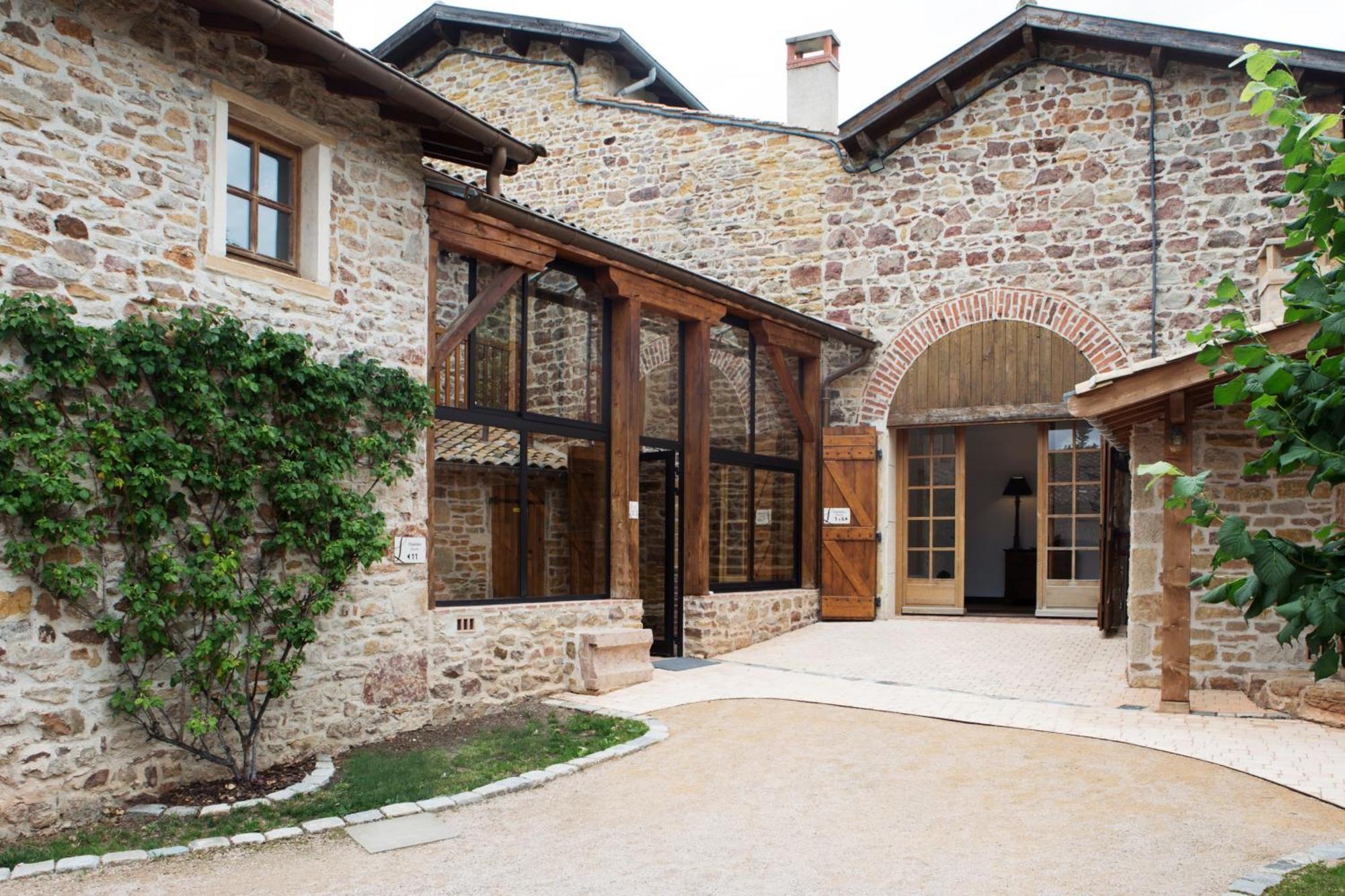 Contact Hotels Le Savigny & Spa Blacé Exterior foto